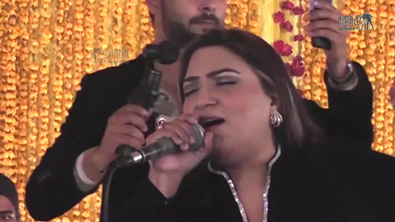 saima jahan live performance at wedding mehndi program in farooka sillanwali