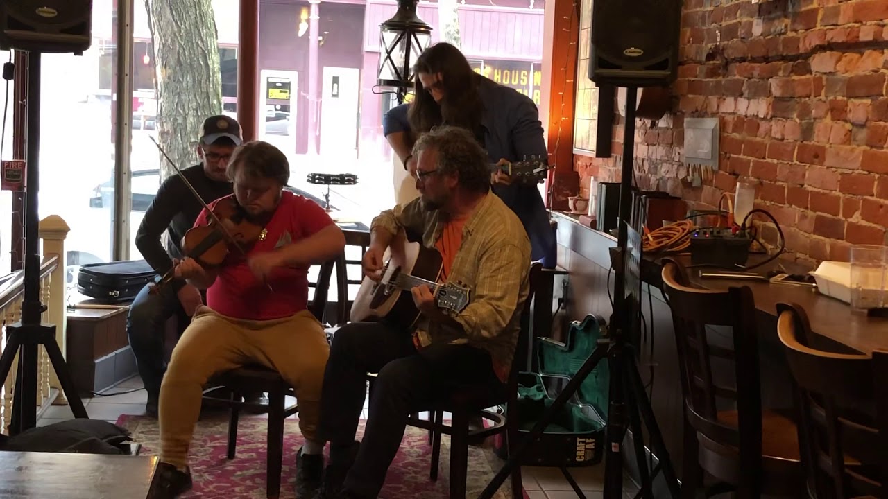 Totem Pole and Fionn & Jonathan Angus Perform at Fog & Flame