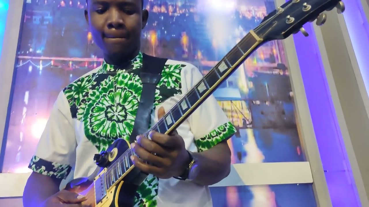 Oh my GOD!!! The BEST African Praise GUITAR MASTER - Nigerian Praise Songs - African Guitarist
