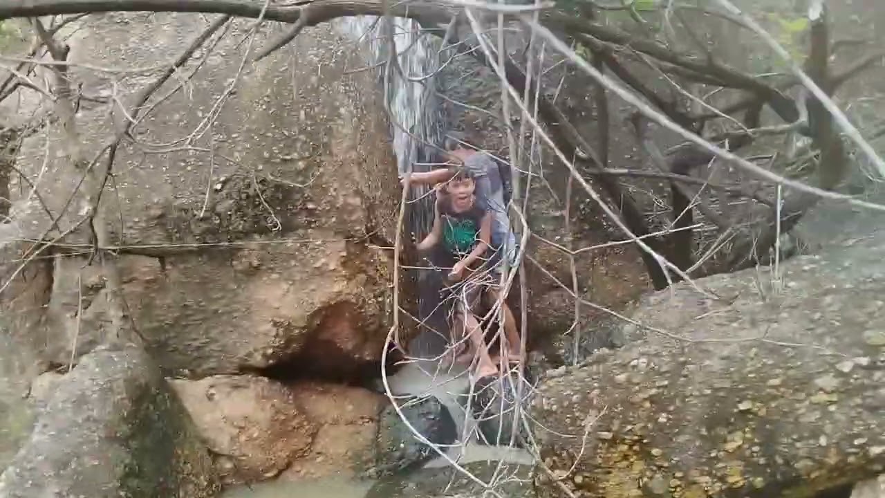 Indo tomar banho na Cachoeirinha que tem aqui no sítio, passeio em família / Monte das Gameleiras Rn