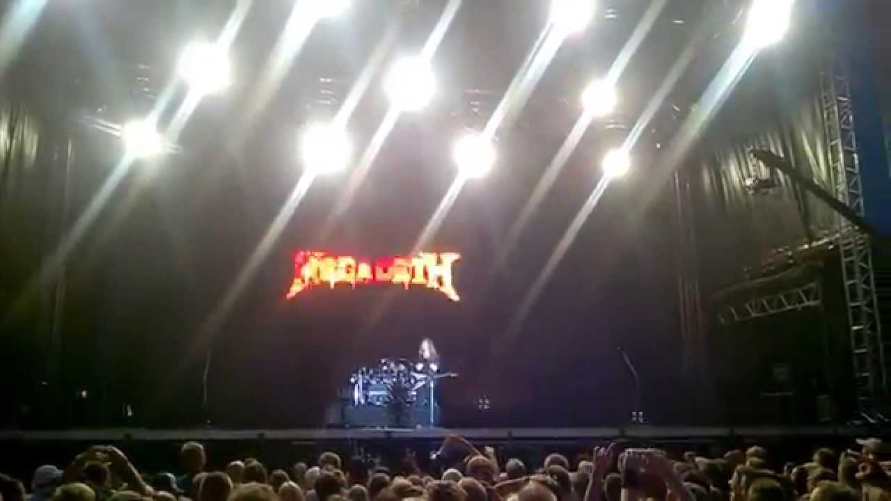 Megadeth - Mustaine commenting Musta Barbaari (Qstock 2014)