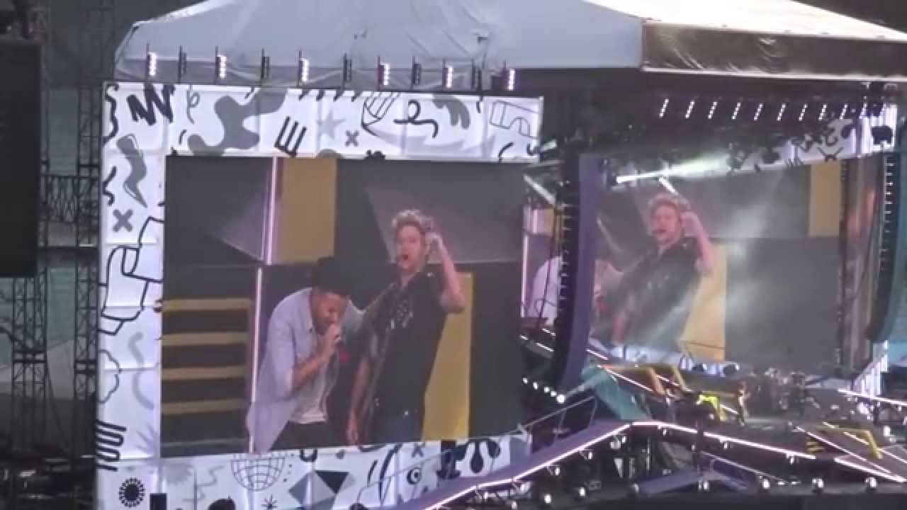 One Direction - Intro, Clouds, Steal My Girl, OTRA - Vienna 10. 6. 2015