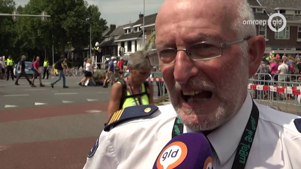 Swingende politieagent even terug bij Vierdaagse: 'Het is net als 7 jaar geleden'