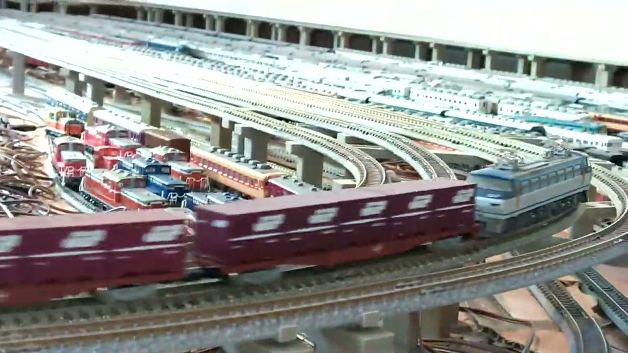 JR宇都宮線快速ラビット211系3000、EF66100牽引コキ50000