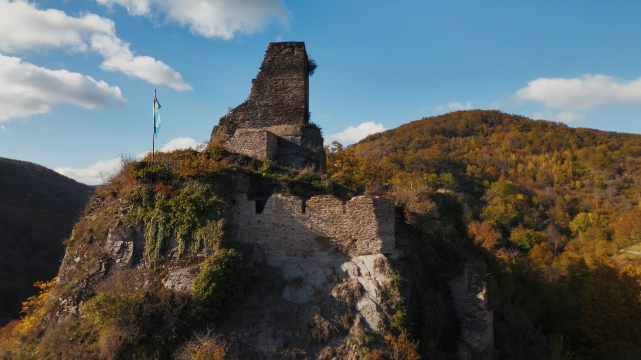 Autumn in Germany  🇩🇪  - Flight over Castle Stahlberg in Bacharrach 🏰 | DJI Mini 4Pro | 4K cinematic