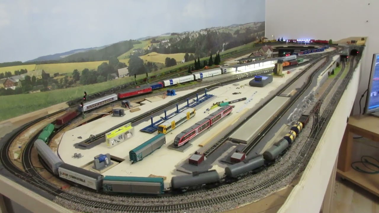 Grosse Modellbahnfahrt mit 7 Zügen - Spur TT - Automatisch gesteuert mit iTrain & Lokstoredigital