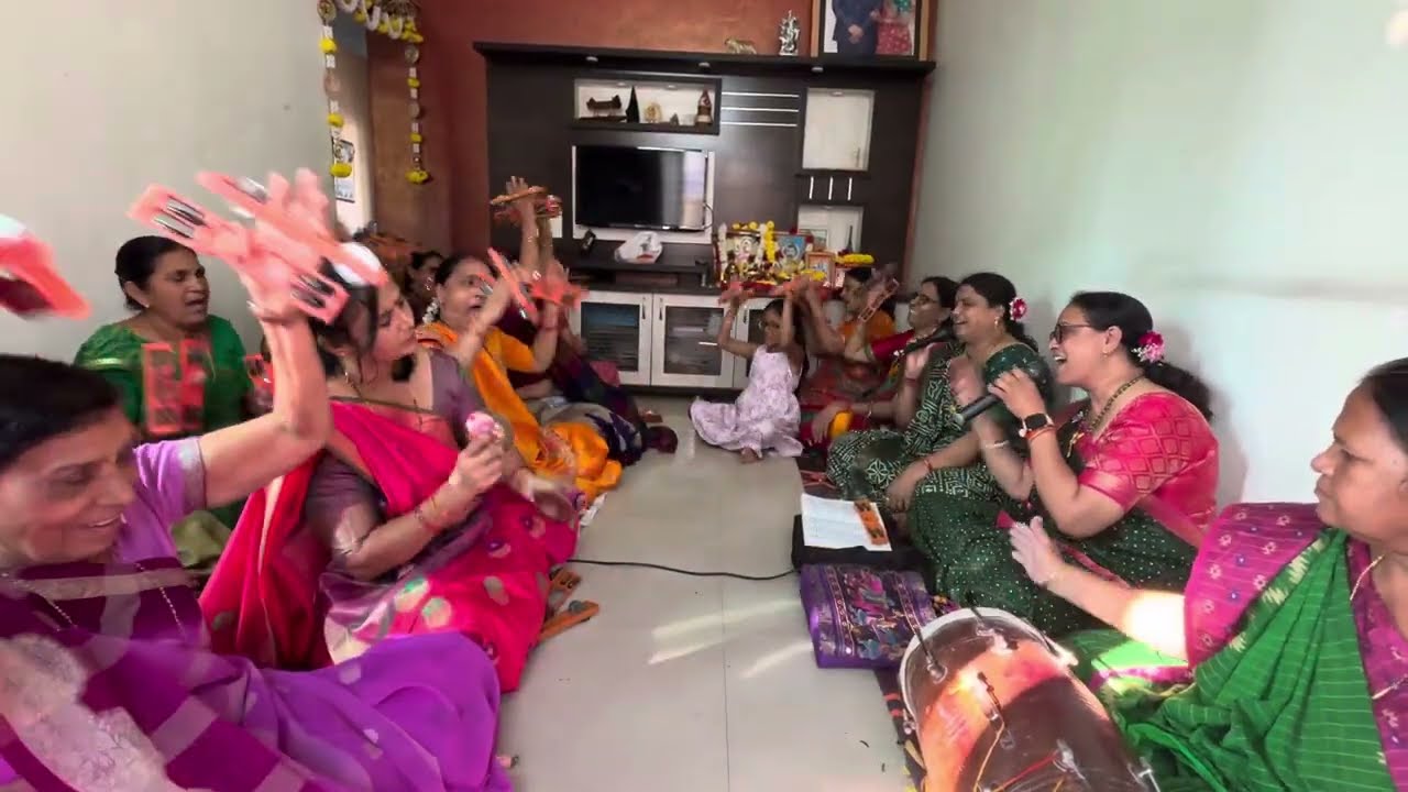 લખેલું છે 🌷હરી નાં ભજન માં આવતા રહેજો વાલી સખી