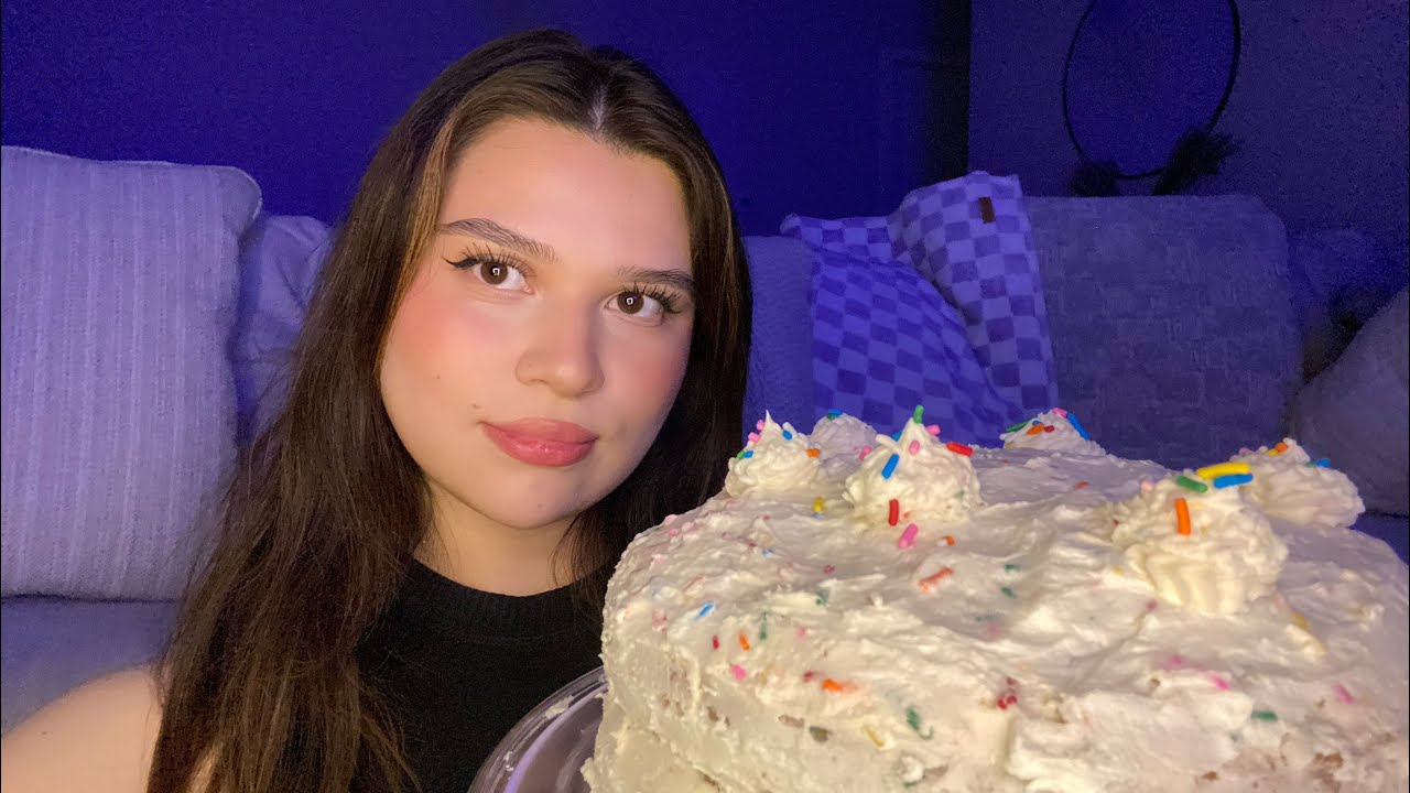asmr | eating funfetti cake 🍰 🎂 *mouth sounds 