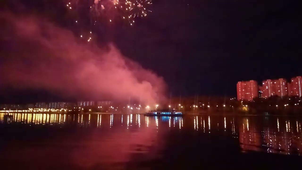 Салют 9 мая 2023 года в Москве на День Победы парк 850 летия Москвы