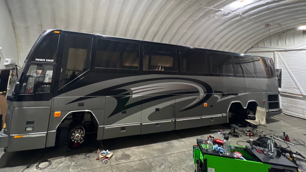 Bad disc brakes on this Prevost bus.   Rusty and seized calipers. Brake fire waiting to happen!