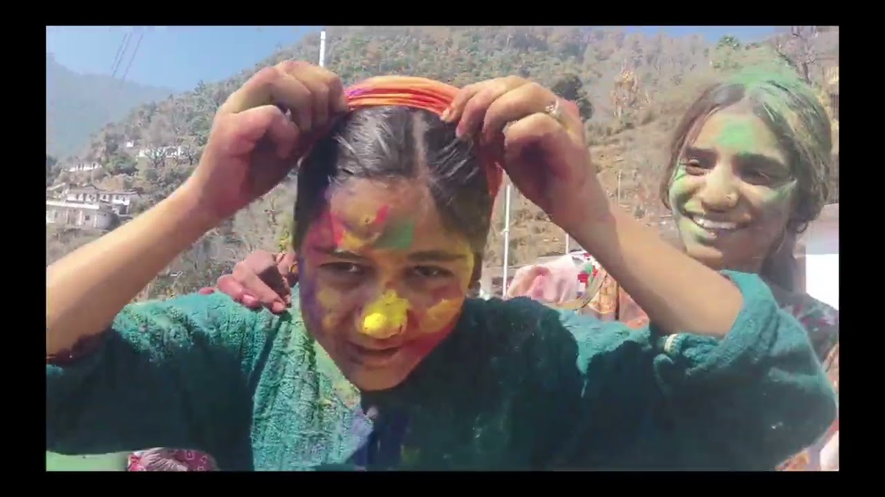 ढोल नगाड़ा की धुन में हुई लोग होली पर मगन पहाड़ों में मनाई जाती है इस तरह कीहोली 🥳🥰💃 Holi special 🤩