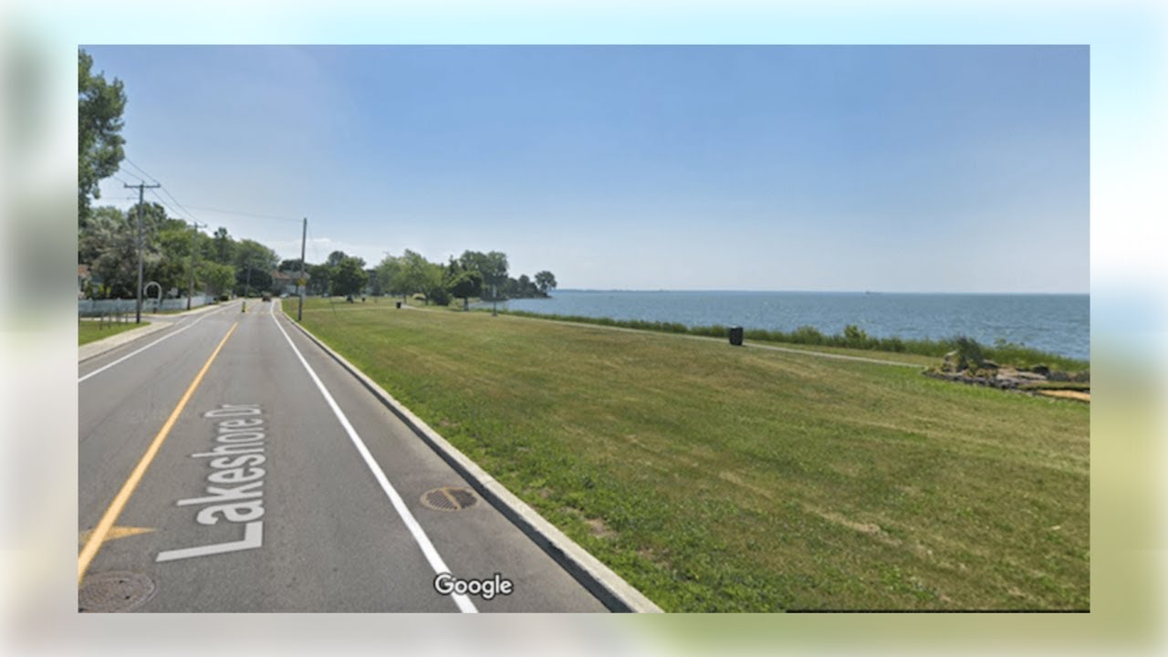 250614 Driving along the St  Lawrence River (The West Island)