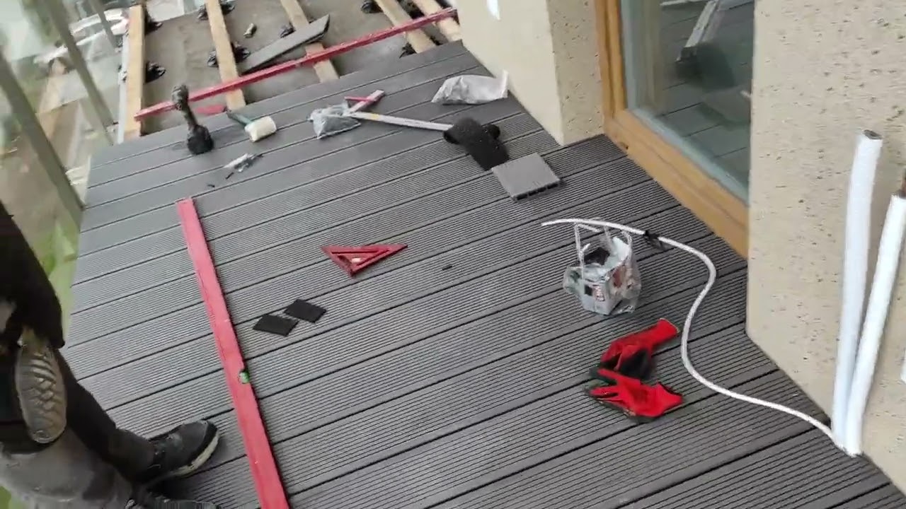Deska na balkon // wykończenie balkonu DLH Luna // stopy poziomujące // Podłogarnia Olsztyn