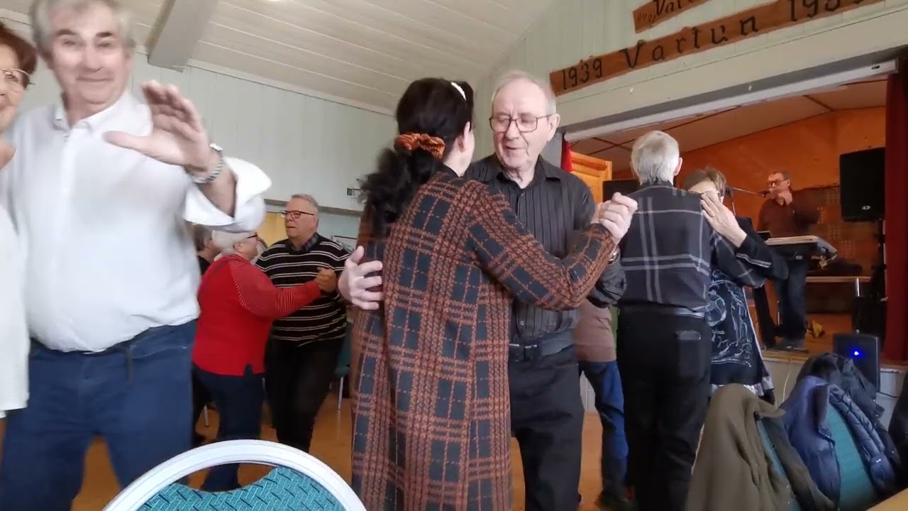 17/2 2026 Tirsdag kaffe på Vårtun Sven Erik Smeby spiller 