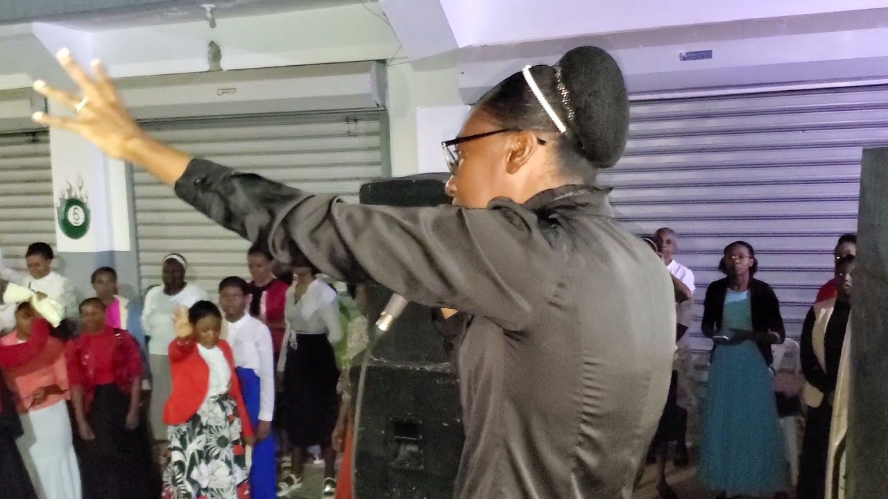 MELINA CUEVAS CANTA UN CORO DE FUEGO EN LENGUAS DE GUERRA QUE SE ARMA UN TERREMOTO ESPIRITUAL
