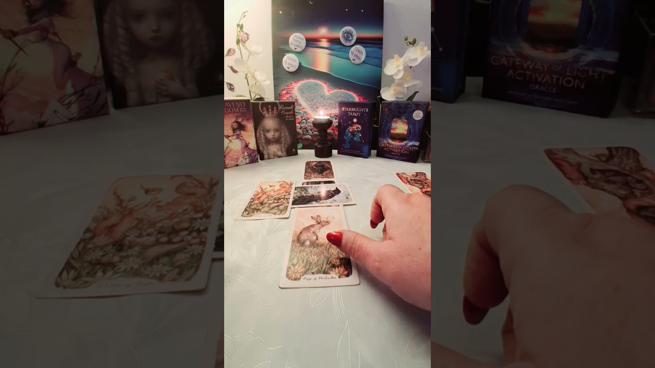 #tarot #love 🤷‍♀️Πως είναι  ,το πρόσωπό που σας ενδιαφέρει στη σχεση του  , με το αλλο προσωπο;💚