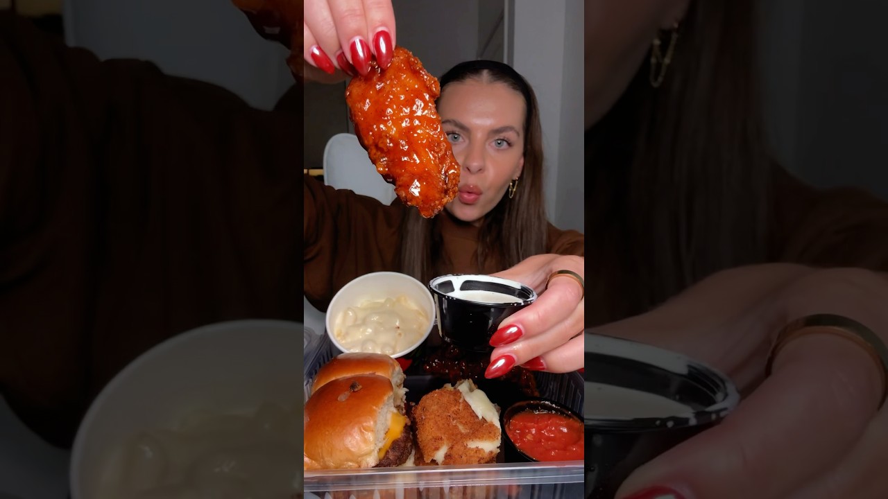CHILI&rsquo;S TRIPLE DIPPER ASMR #chilistripledipper #crunchyasmr #foodie #eating #hungry #chilismukbang