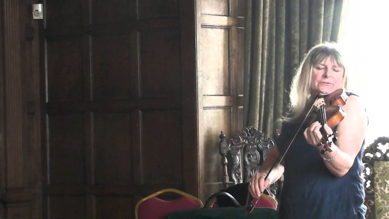 Gina Le Faux playing Coilsfield House on Baroque violin
