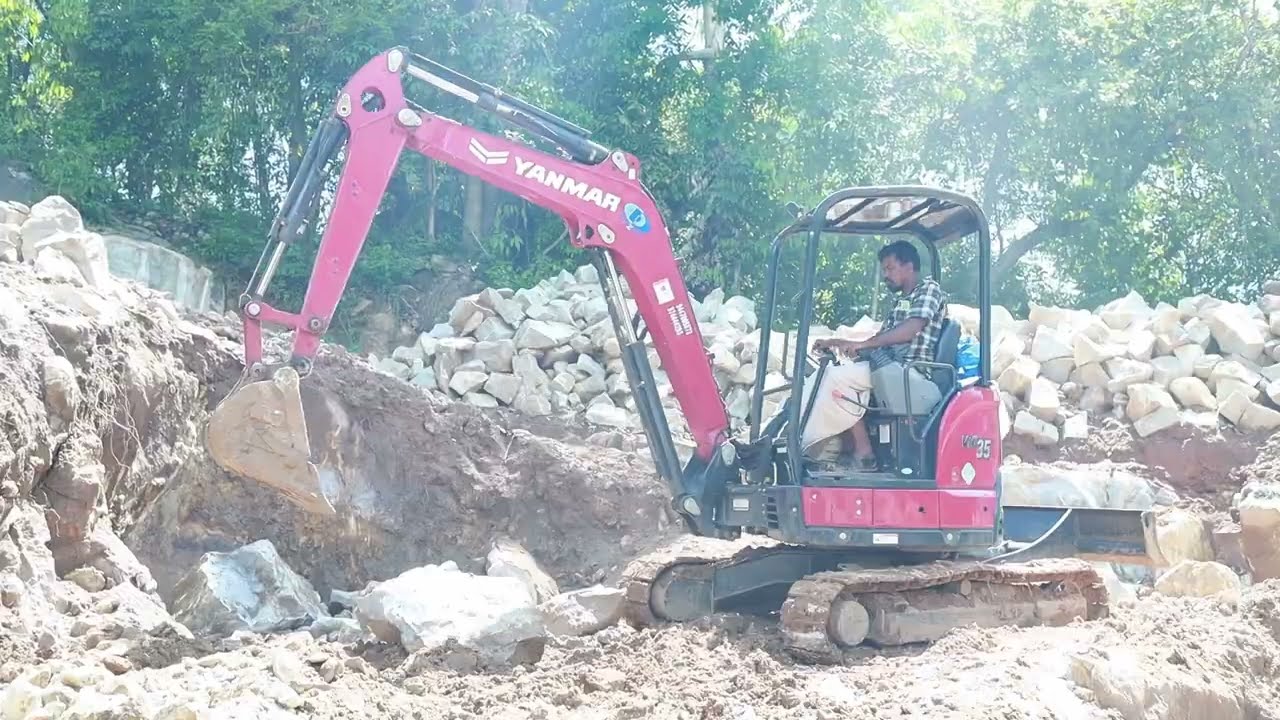 #DOZCO Yanmar ViO35-6B working in construction.