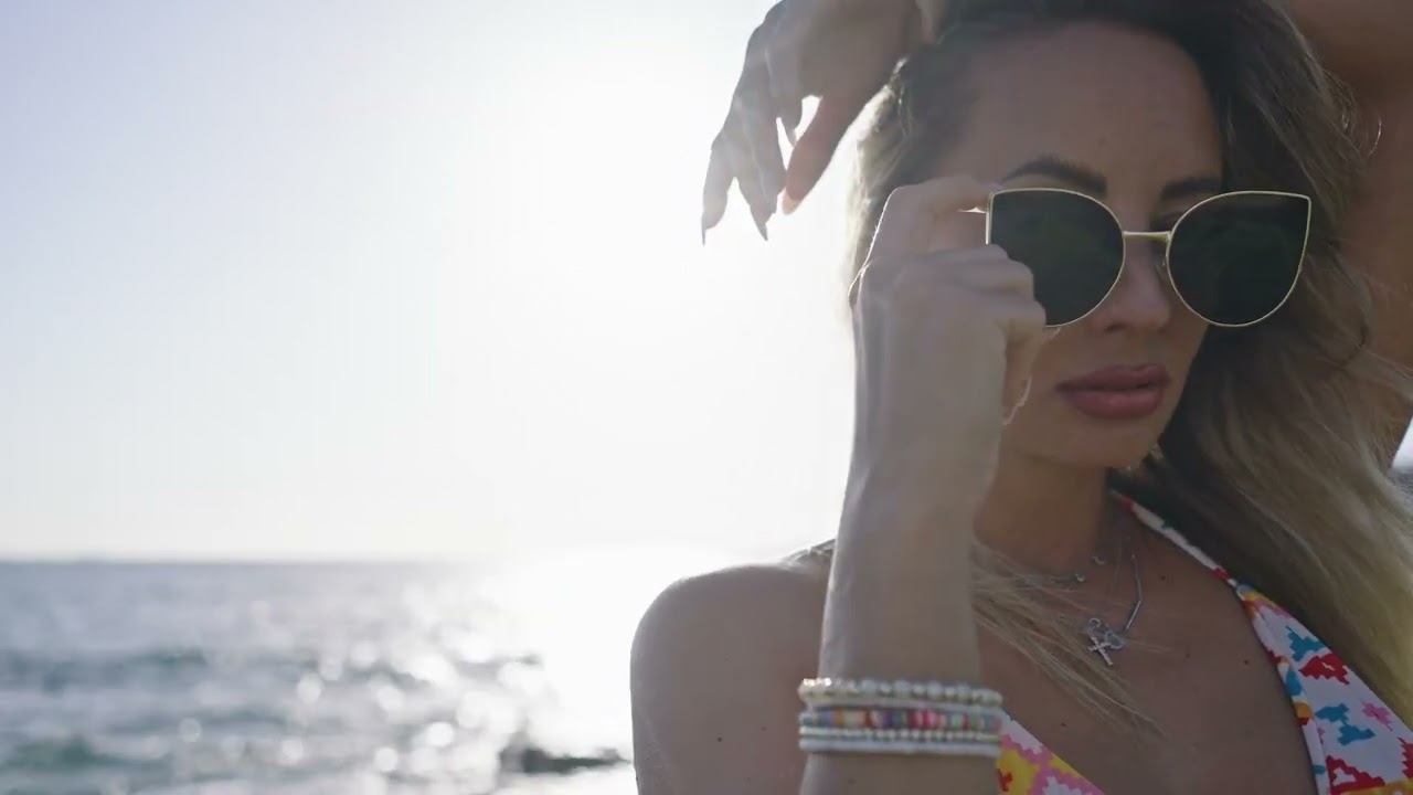 Video Model Dominique de la Cruz