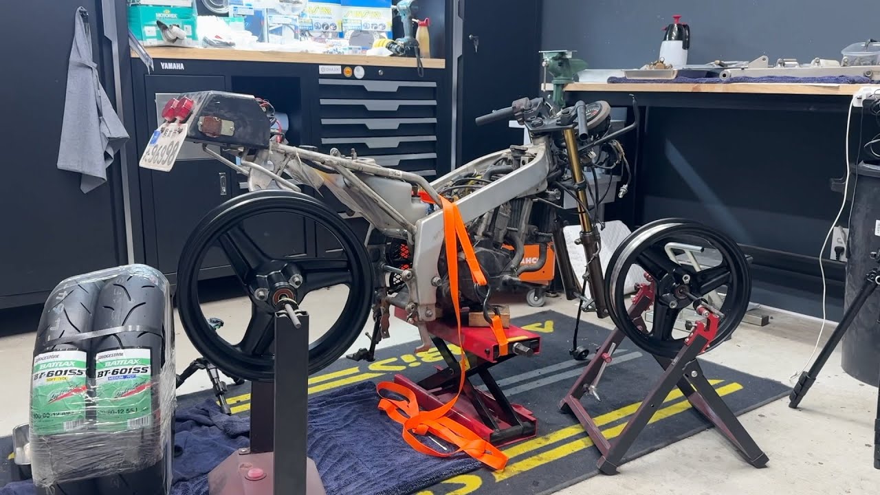 【後編】長年放置された兄のバイクを完成させる【HONDA NSR50】