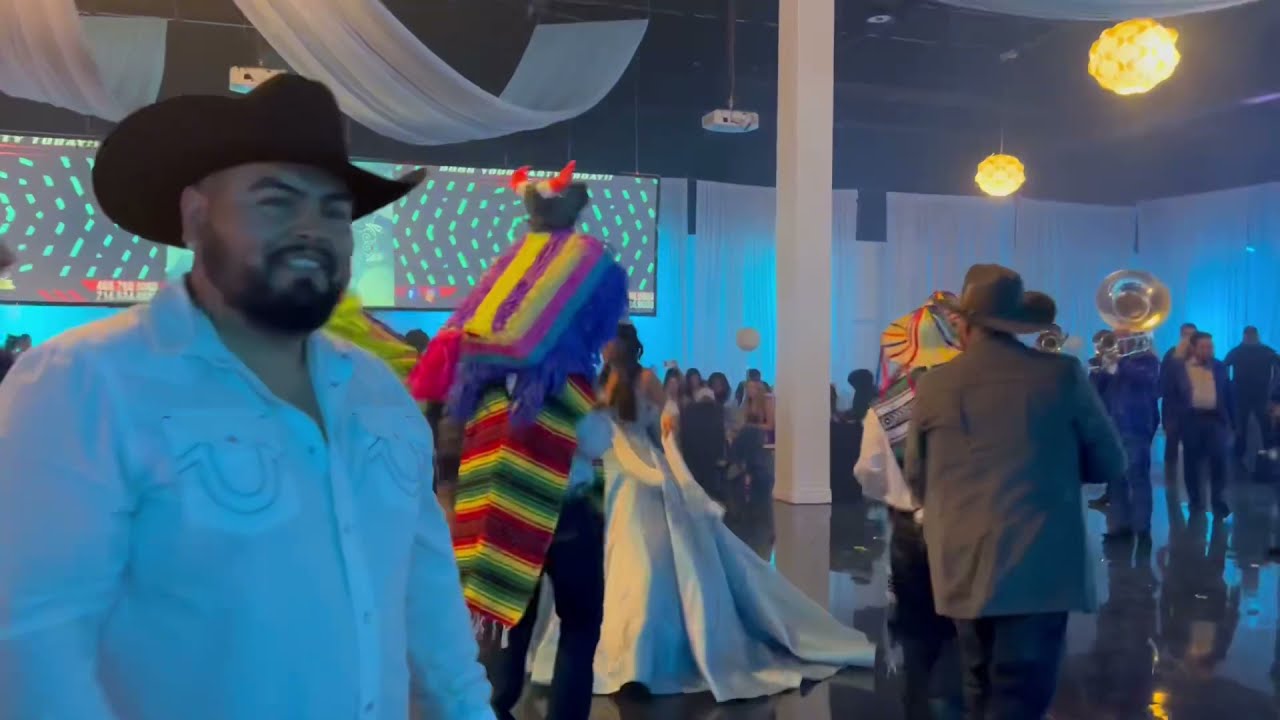 UNA QUINCEAÑERA CON BANDA VIENTOS DE GUANAJUATO ESTILO MICHOACÁN (Arlington Tx)