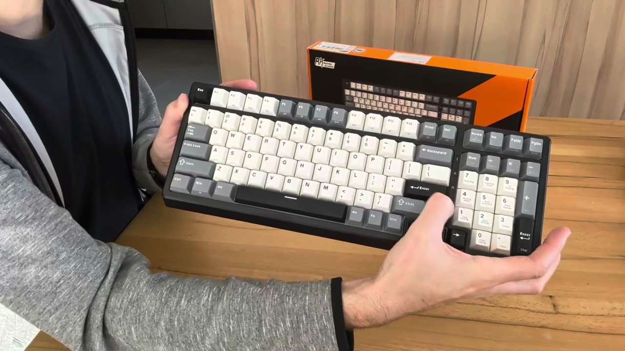 RK ROYAL KLUDGE 100 Tasten Gaming Tastatur, Klassische Tastatur mit linearen Schaltern und modernen