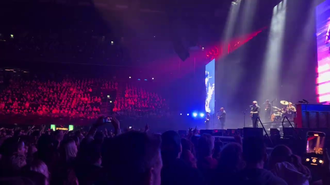 Kensington - All for nothing, live at Ziggo Dome, Dec 4, 2025. Amazing 6 min version! 