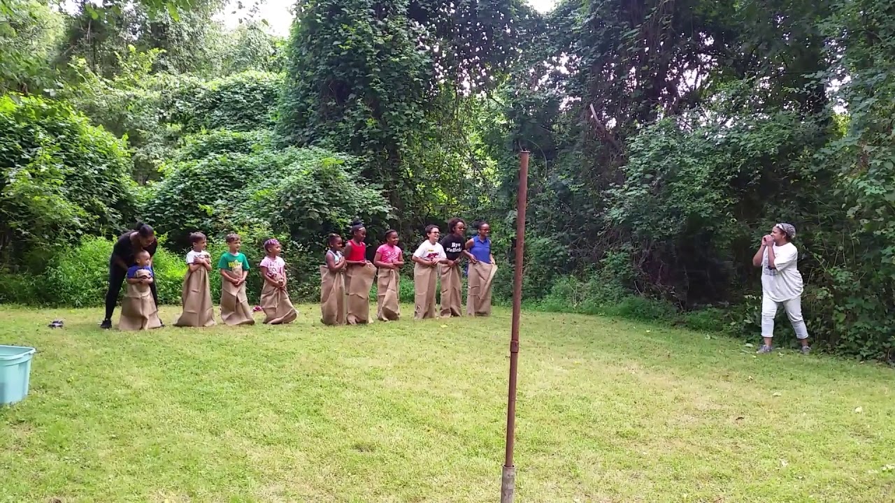 Potato sack race kids day Hayeserosa 2017