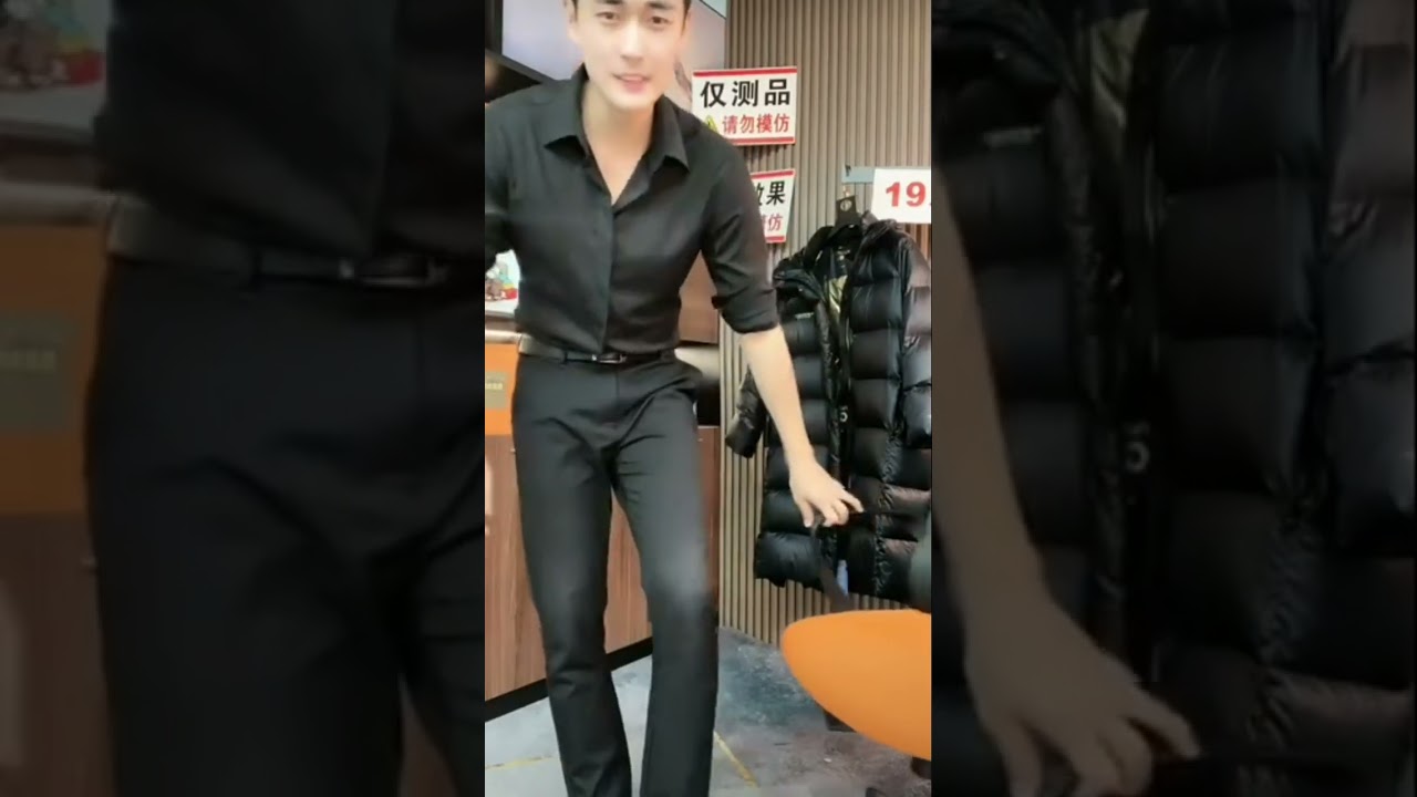 Formal dress model shows his long legs 正装模特帅哥直播展示长腿。