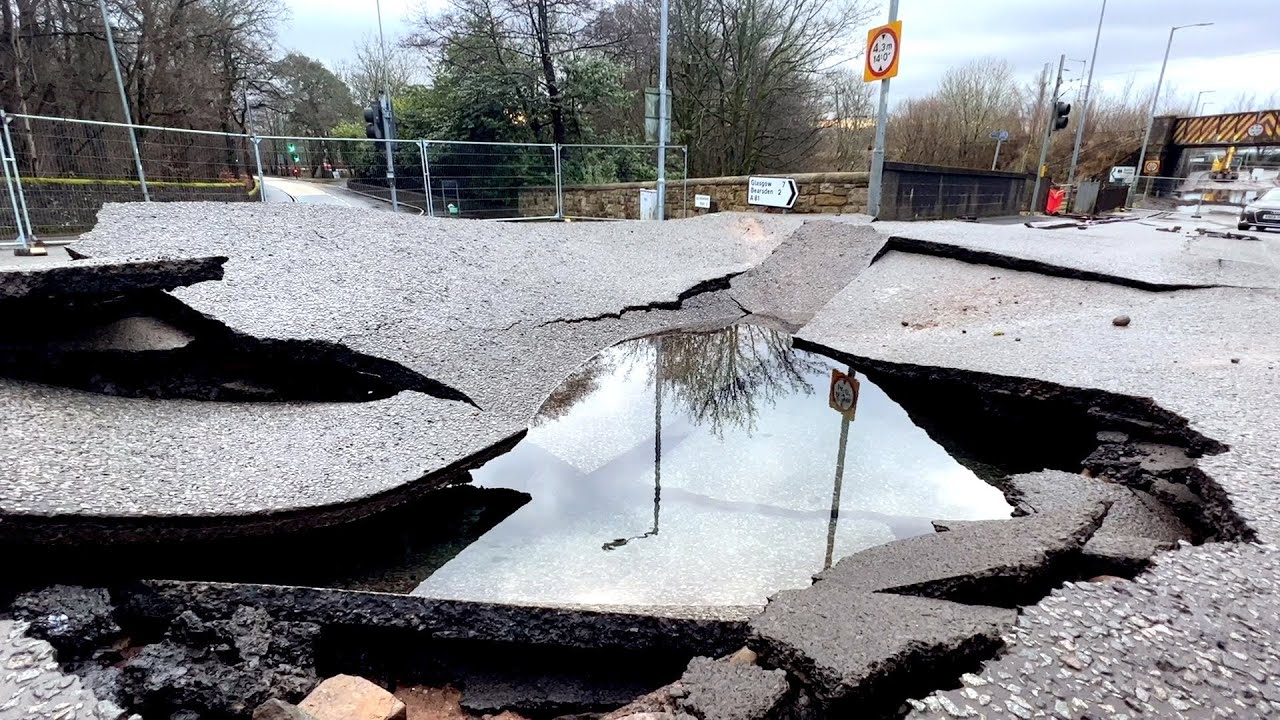 Major water mains burst