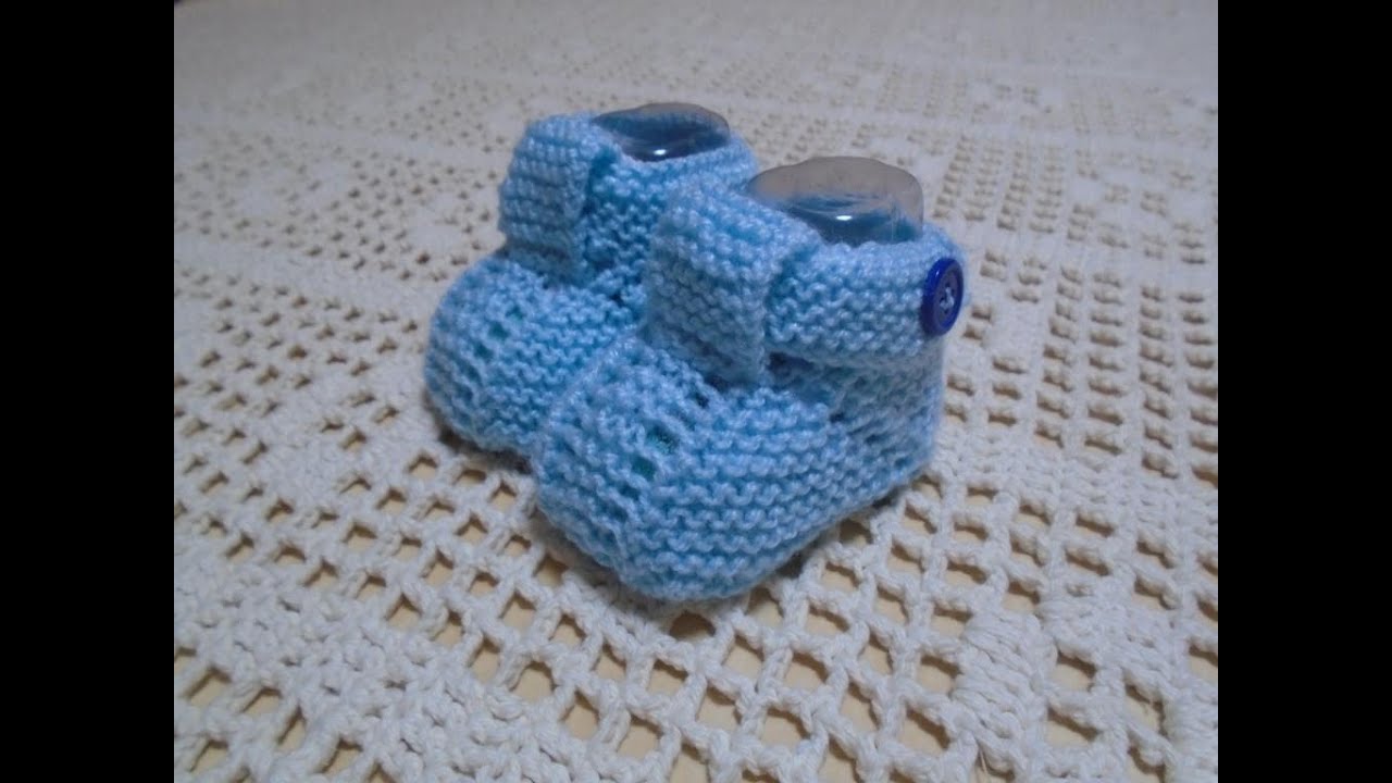 Sapatinho para bebês com abotoamento lateral