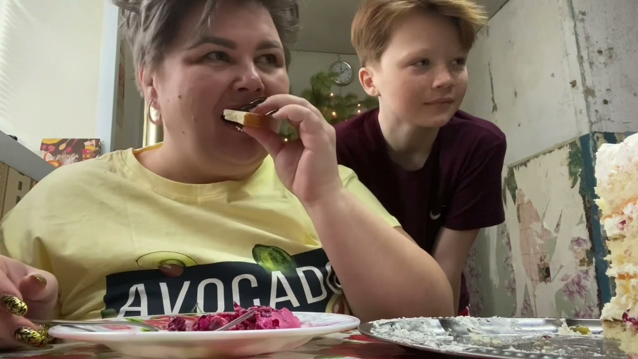 Салаты мясо торт