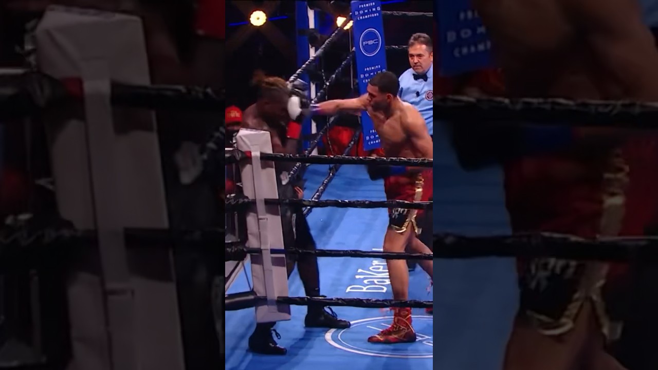 David Benavidez shows off his hand speed with a BLISTERING multi-punch combination