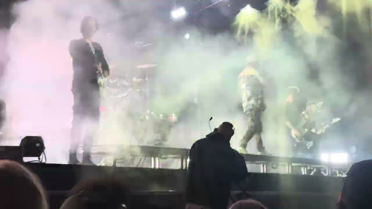 Asking Alexandria To The Stage live 2025