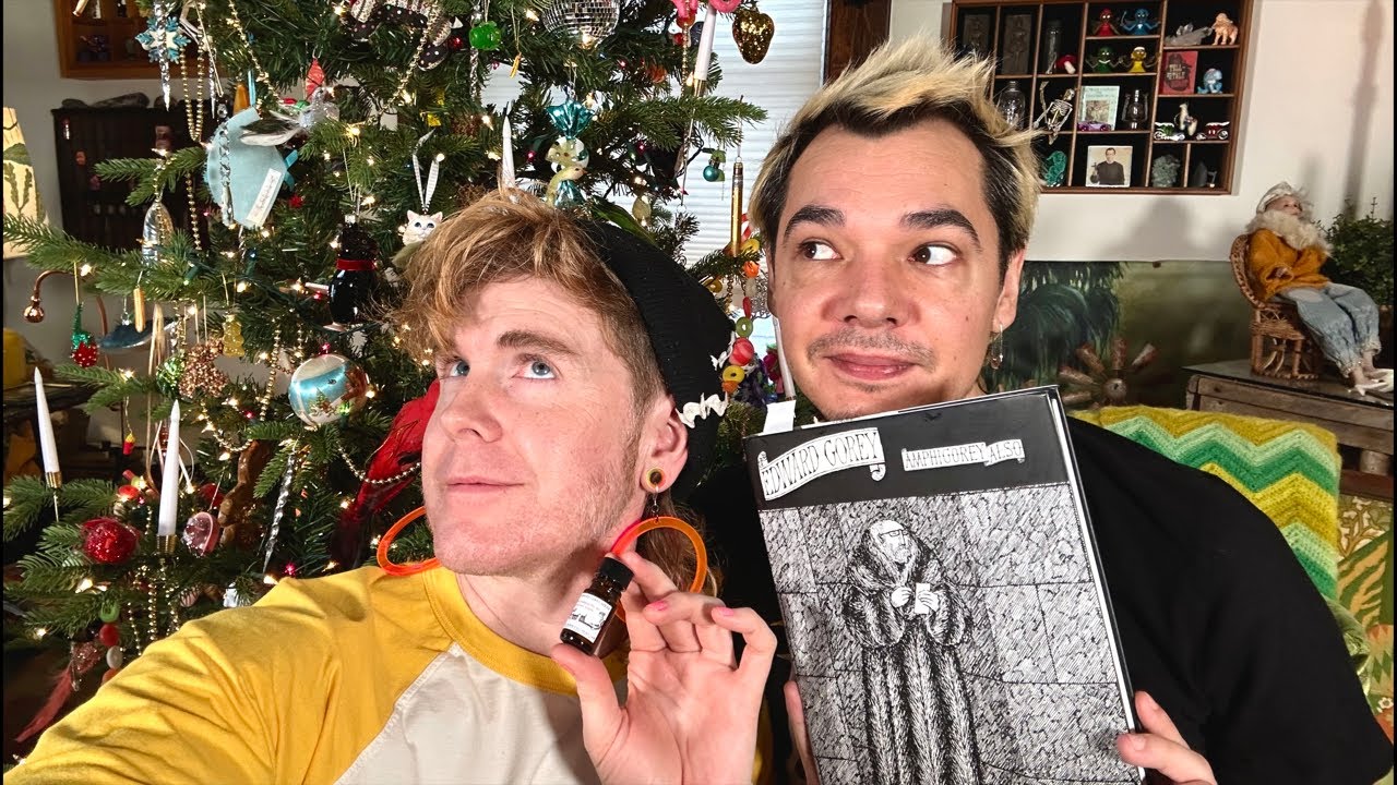The Edward Gorey House ☠️ YULE Perfume Live-Sniff