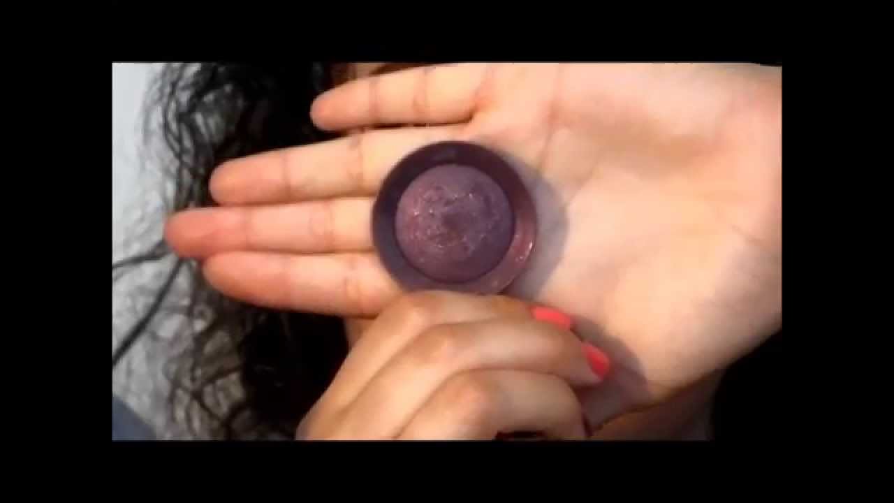 Maquillaje de ojos en tonos rosas y morados