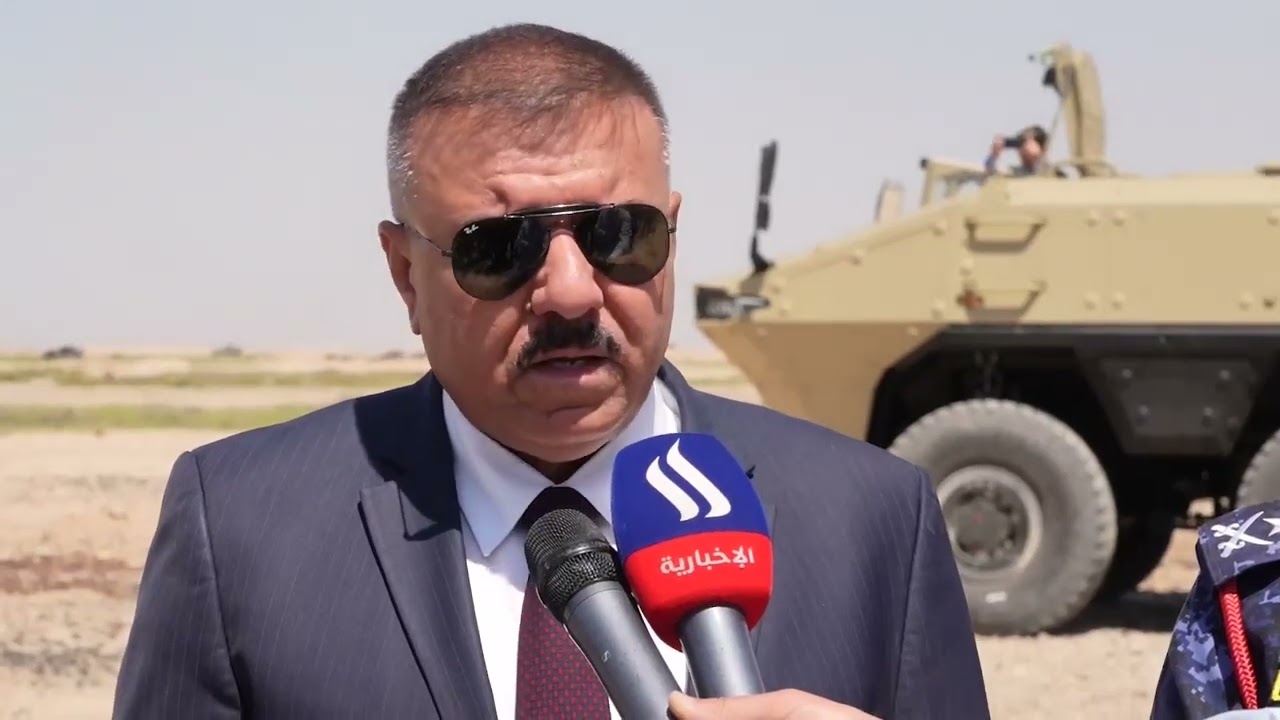 وزير الداخلية يطلع على ناقلة جنود مدرعة َوعجلات تخصصية أخرى من صنع هيئة التصنيع الحربي بحضور رئيسها