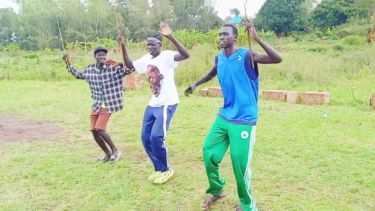 Panaruu Traditional Dance-New Song (Dör de Abioweng)