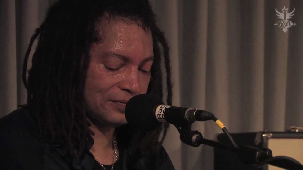 19 SANANDA MAITREYA & The Nudge Nudge - O Divina