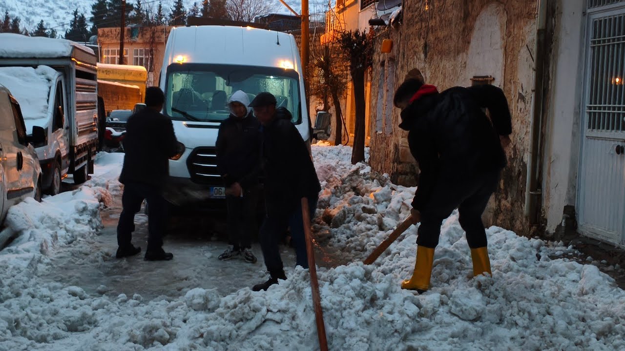 390 -Tipi Altında Köyüm | Yoğun Kar Yağışı Sonrası Köy içinden yakın çekimler 