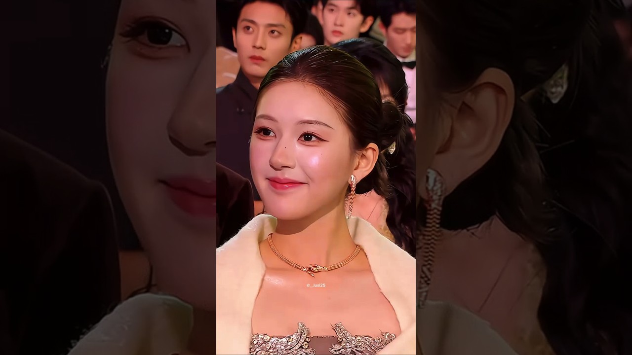 The way they look at her.❤️ #zhaolusi #赵露思 #actress #shorts