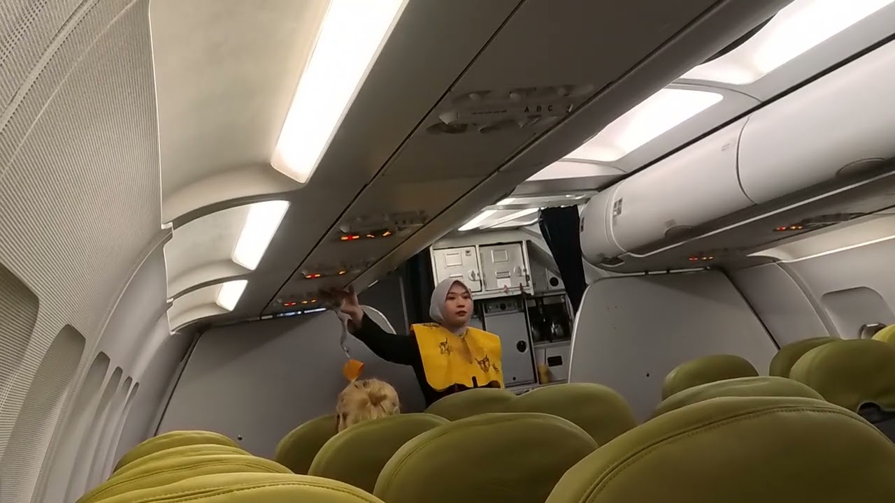 Sebelum pesawat terbang Safety attantion from transnusa air line!! Operasi keselamatan di pesawat!!