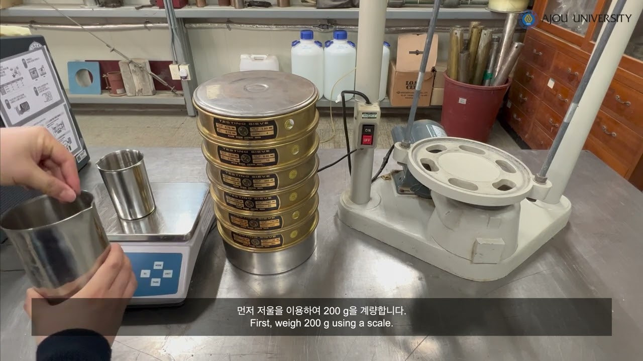 체분석을 통한 흙의 입도분포 시험 Particle Size Distribution Test of Soil Using Sieve Analysis.