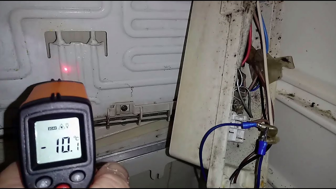 يوجد الجليد في حيز التبريد لي الثلاجة ENIEM 300D