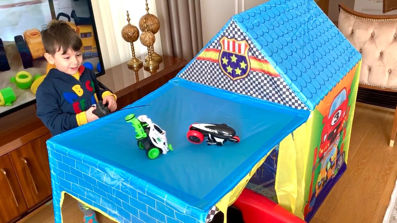 Yusuf 2 uzaktan kumandalı arabayı 1 kumandayla çalıştırdı😱😂 Çok hızlı gidiyorlar😍🏎
