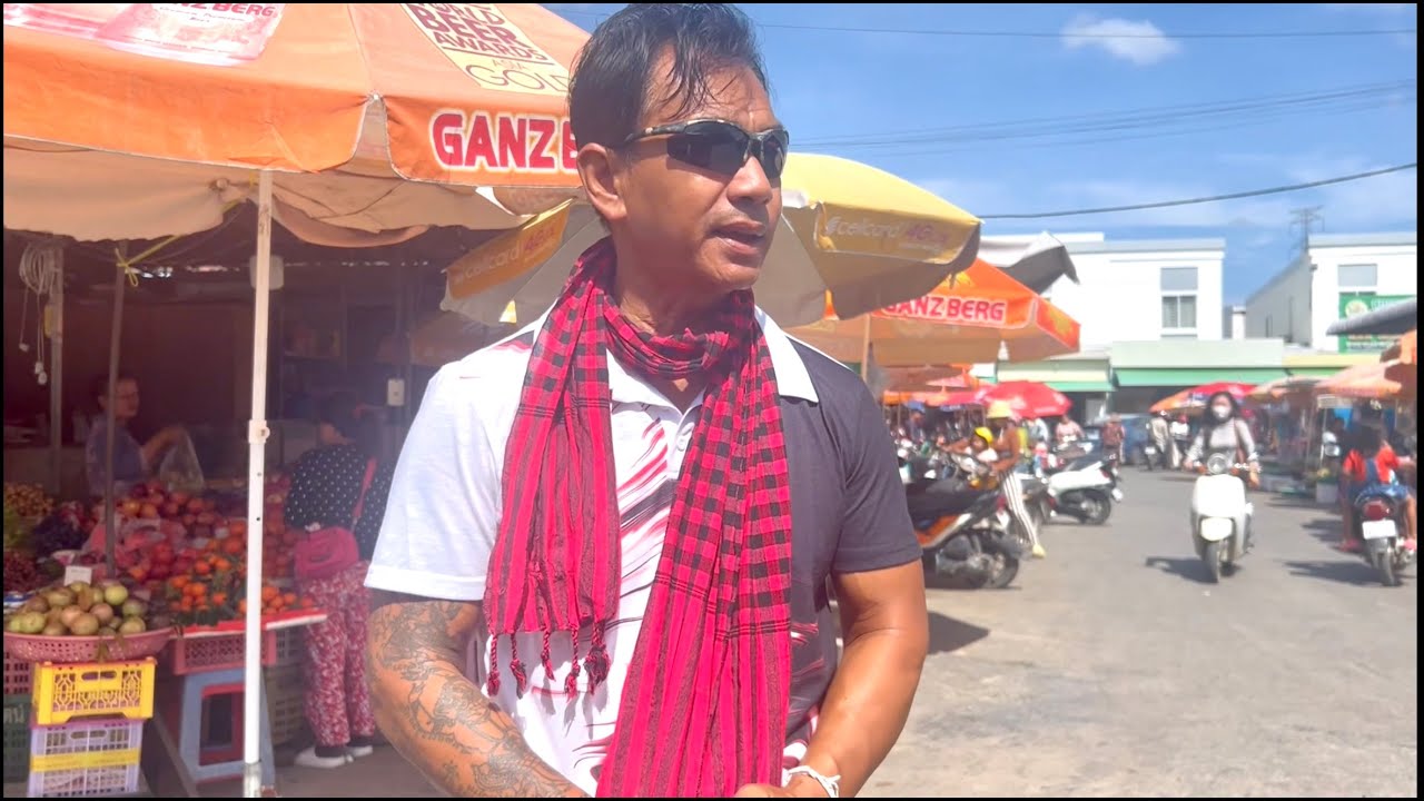 Phsar  Chhouk wa #1 In Pochengtoung , Phnom Penh   ផ្សារឈូកវ៉ារនៅពោធ៌ចិនតុង,ភ្នំពិញ