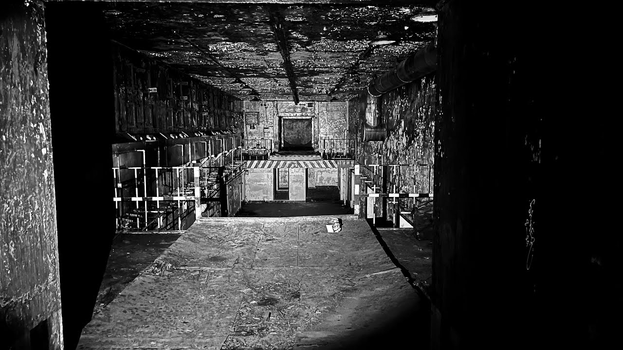 URBEX, b&yacute;val&eacute; skladi&scaron;tě jadern&yacute;ch hlavic JAVOR 52