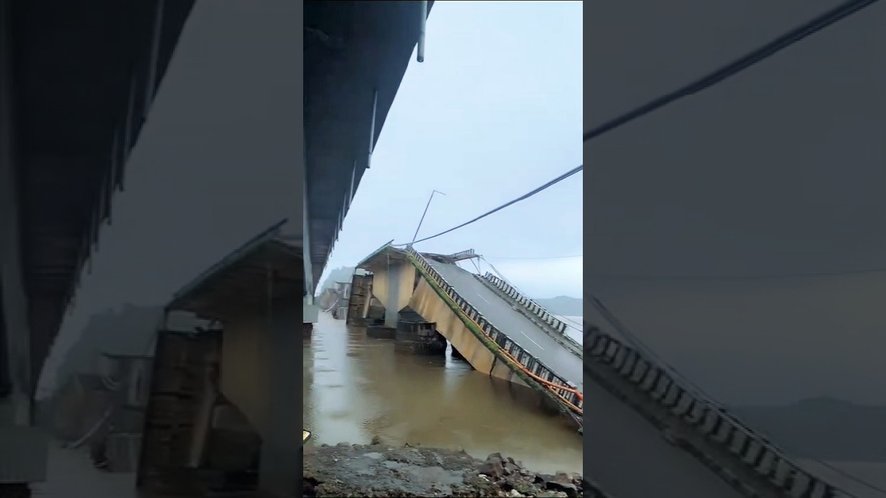 60 Year Old Bridge Collapses At Karwar | Karwar Kali river bridge collapsed at midnight | Karwar