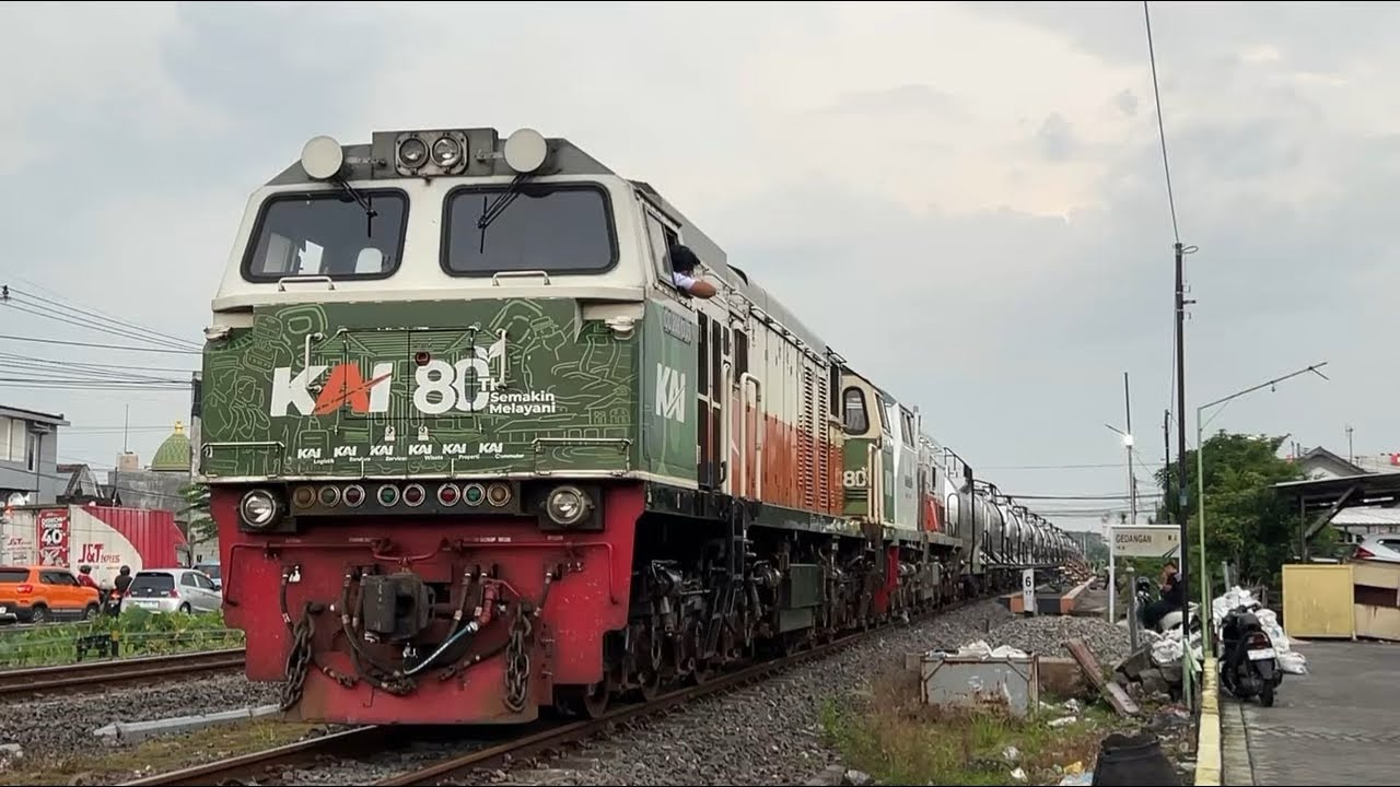 Ka 2632 Makolabet Dobel Traksi Kirim Lokomotif Mogok Ke Sidotopo